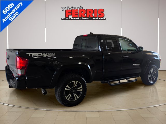 Used 2017 Toyota Tacoma TRD Sport w/ Tow Package (A/T) AWD/4WD image 5