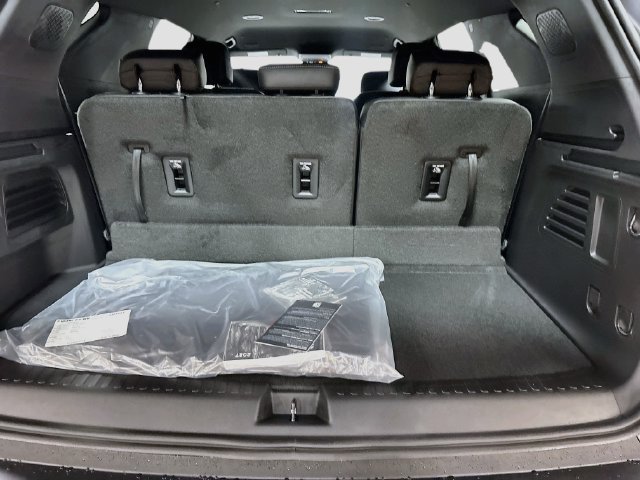 New 2027 Chevrolet Traverse LT w/ LPO, Floor Liner Package FWD image 23