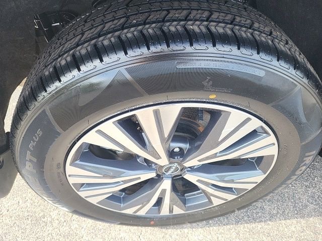 Used 2022 Nissan Rogue SV image 15