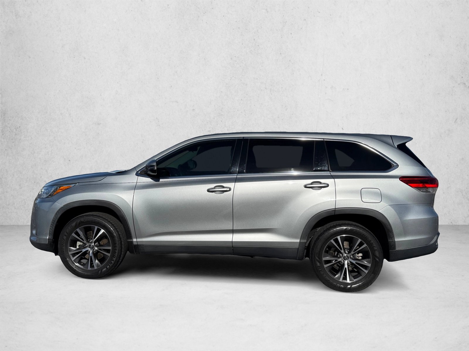 Used 2019 Toyota Highlander LE FWD image 8
