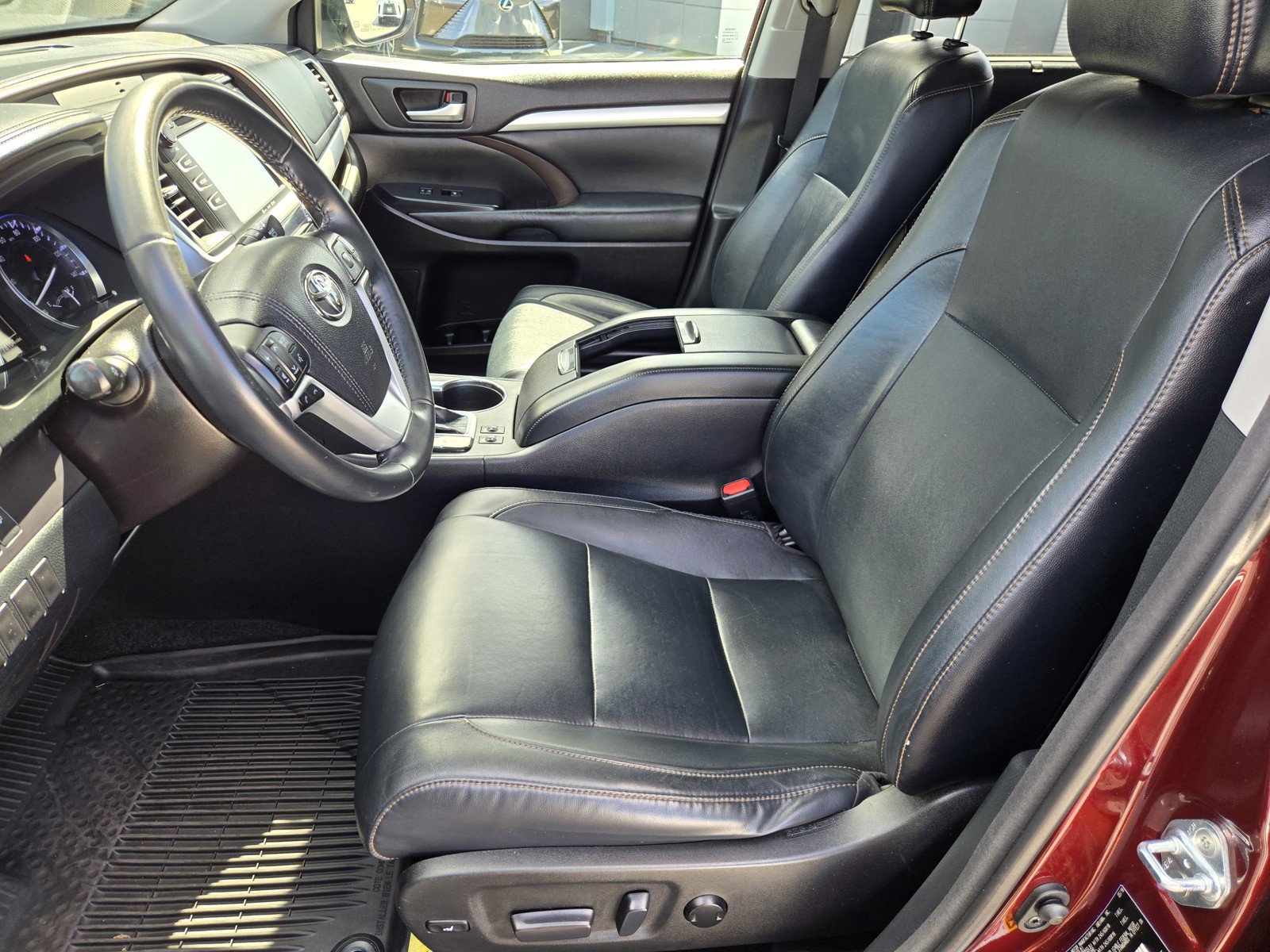 Used 2018 Toyota Highlander XLE image 15