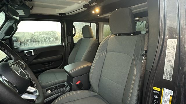 Used 2025 Jeep Wrangler Unlimited Sahara w/ Safety Group image 30