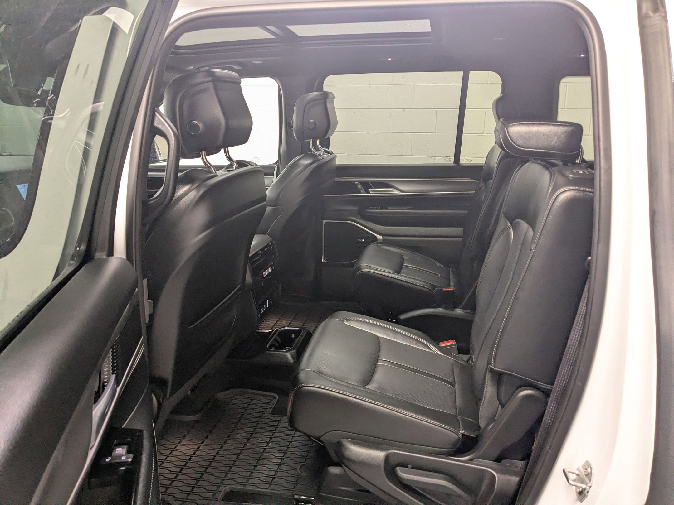 New 2025 Jeep Wagoneer Series II image 17