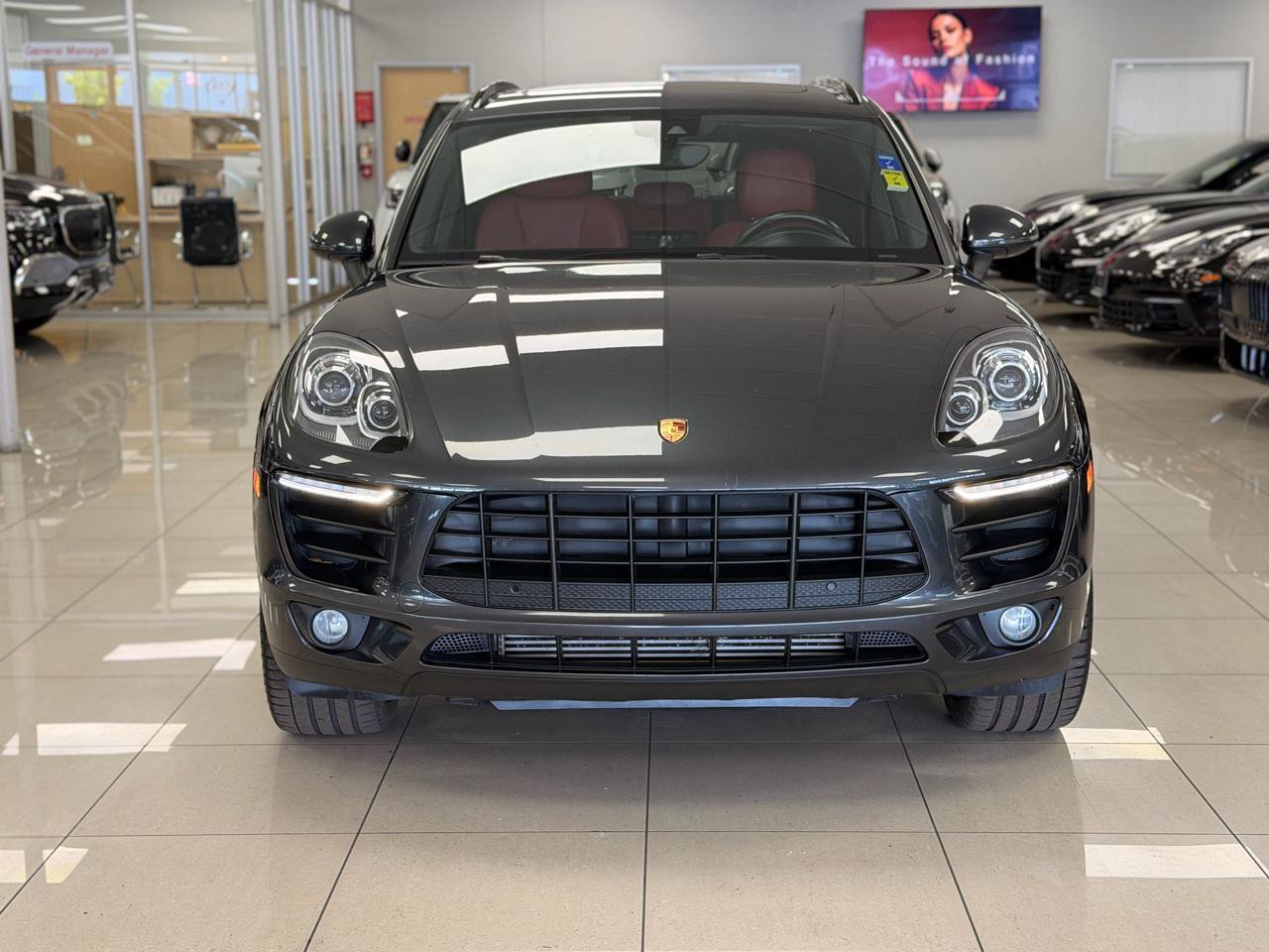 Used 2018 Porsche Macan AWD/4WD image 2