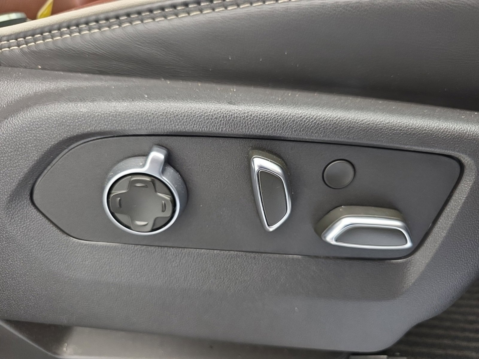 Used 2024 GMC Sierra 2500 Denali Ultimate w/ Max Trailering Package image 12