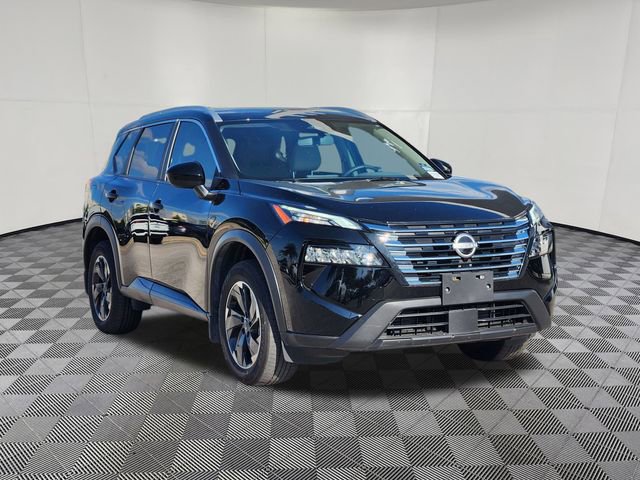 Used 2025 Nissan Rogue SV w/ SV Premium Package FWD image 2