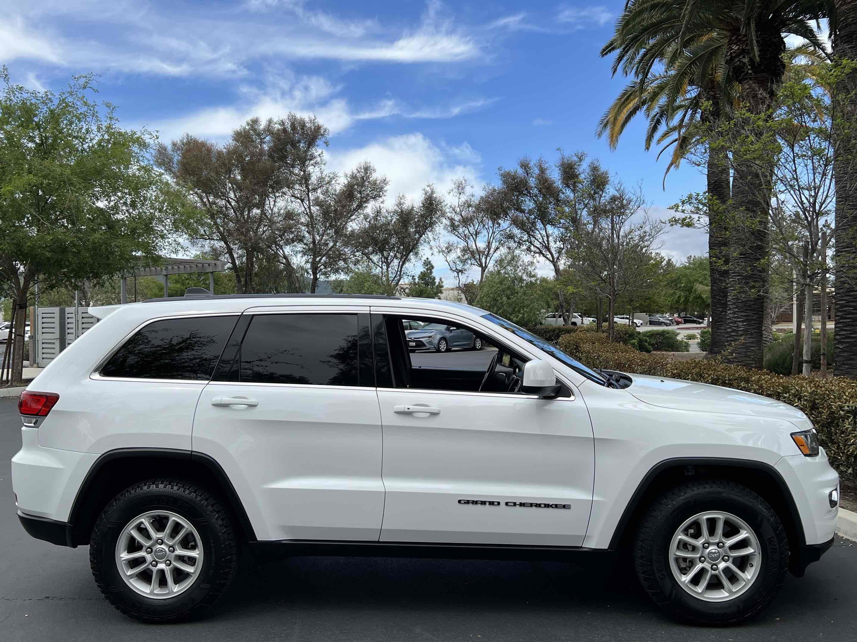 Used 2020 Jeep Grand Cherokee Laredo image 12