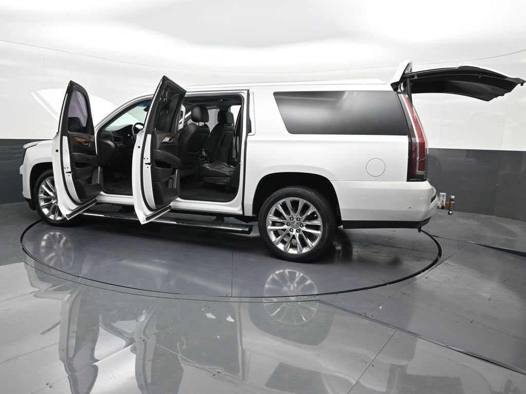 Used 2019 Cadillac Escalade ESV Premium Luxury RWD image 38