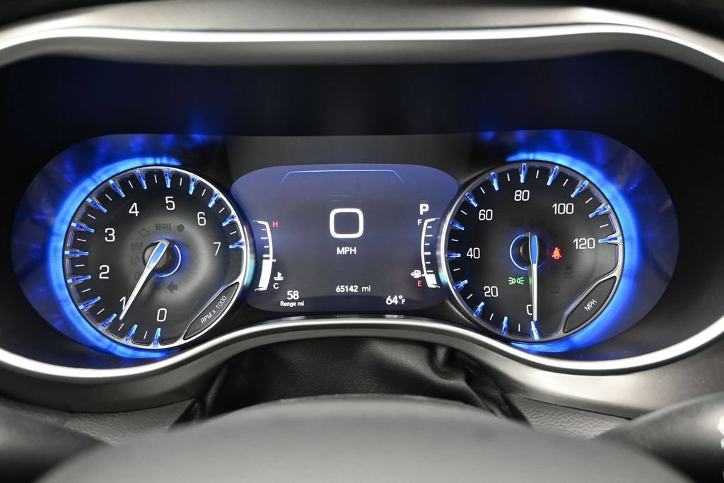 Used 2024 Chrysler Pacifica Touring-L FWD image 22