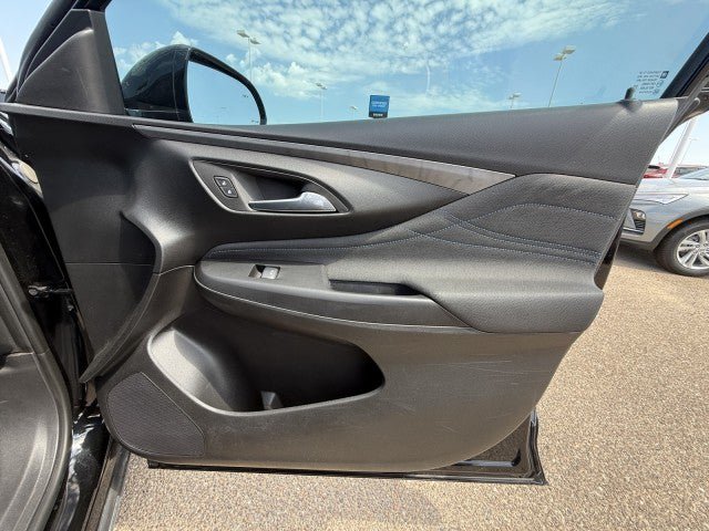 Used 2024 Buick Envista Sport Touring w/ Convenience I Package FWD image 37
