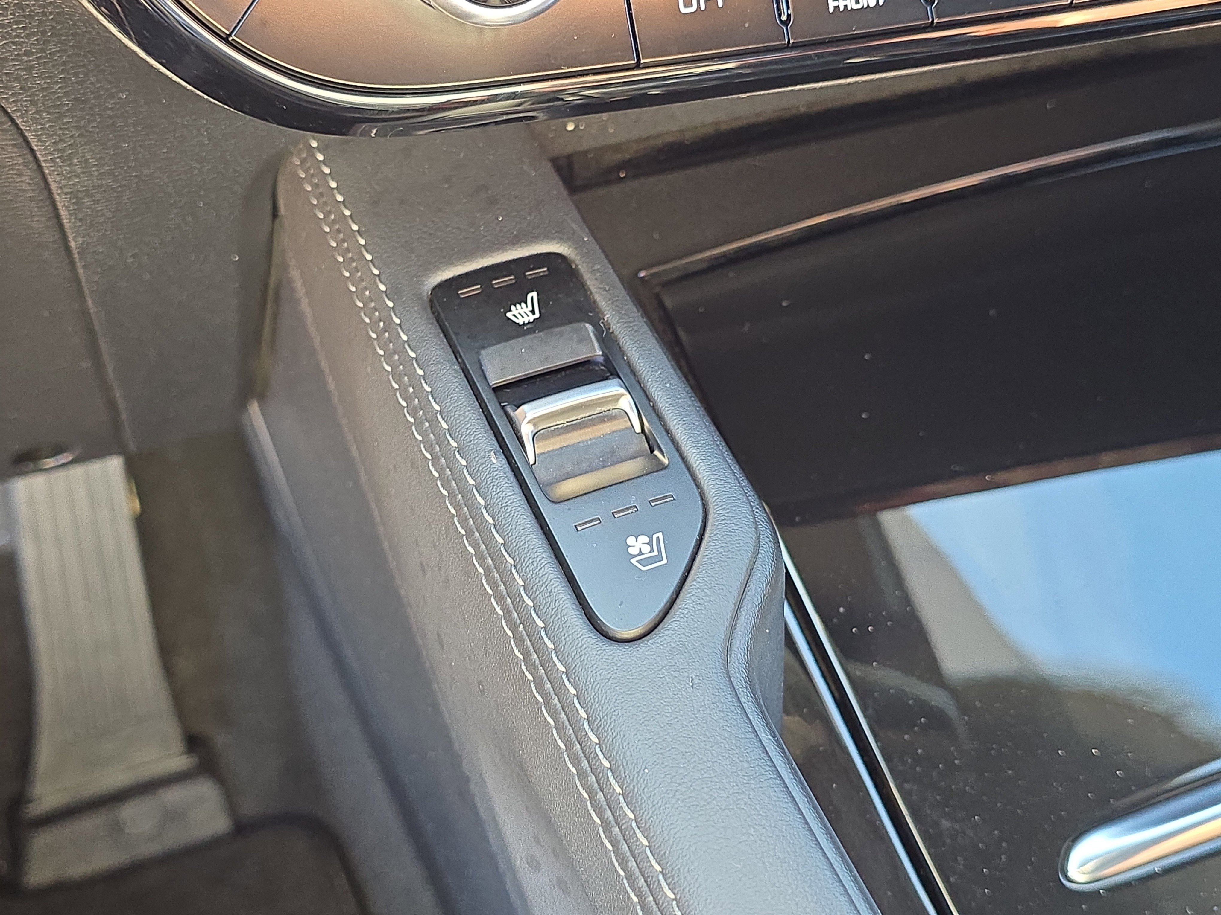 Certified 2023 Kia Telluride EX w/ EX Captain's Chair Package image 29