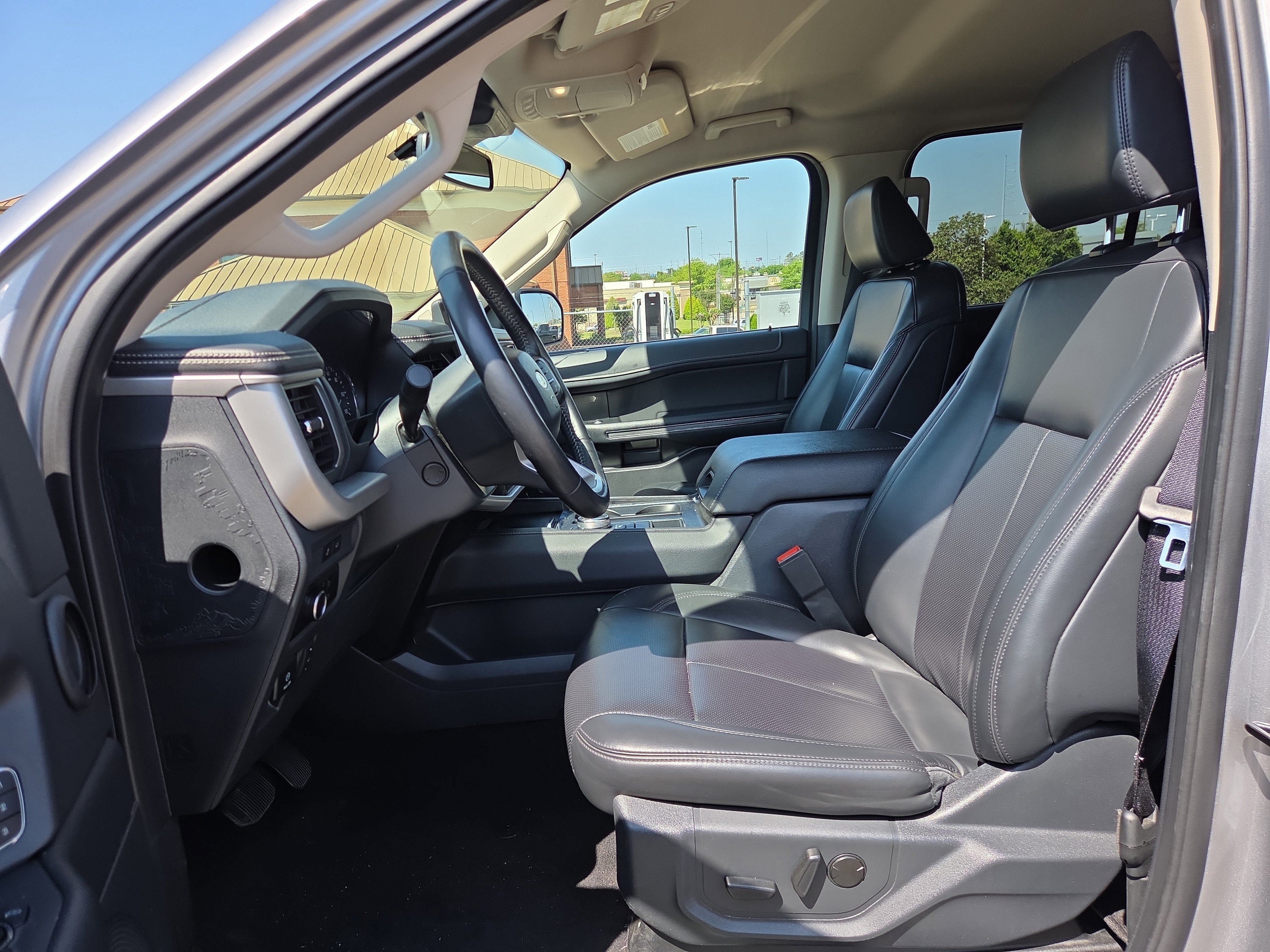 Used 2024 Ford Expedition XLT image 10