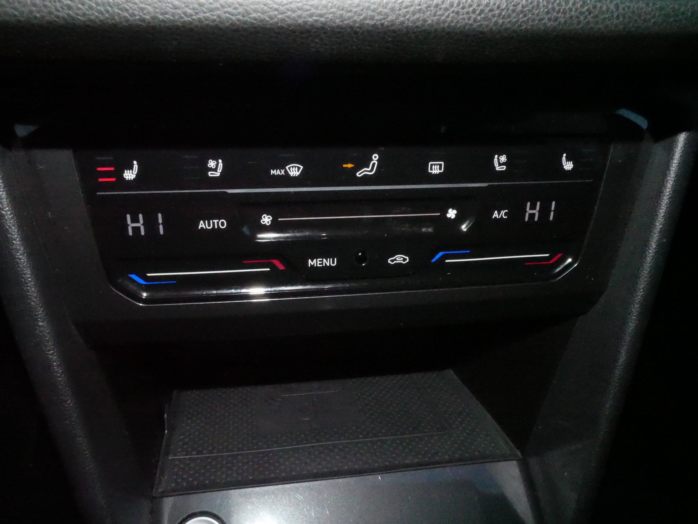 Certified 2022 Volkswagen Tiguan SEL R-Line image 23