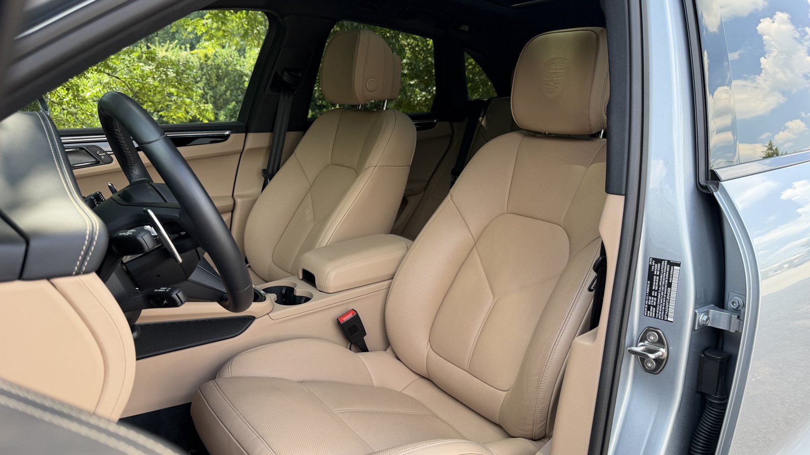 Certified 2026 Porsche Macan Turbo AWD/4WD image 5