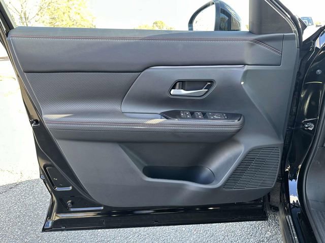 New 2026 Nissan Kicks SR FWD image 14