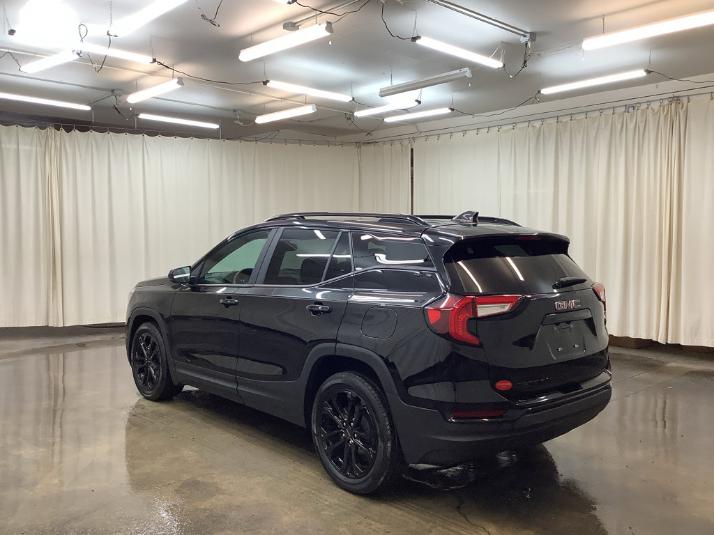 Used 2022 GMC Terrain SLE w/ Driver Convenience Package FWD image 9