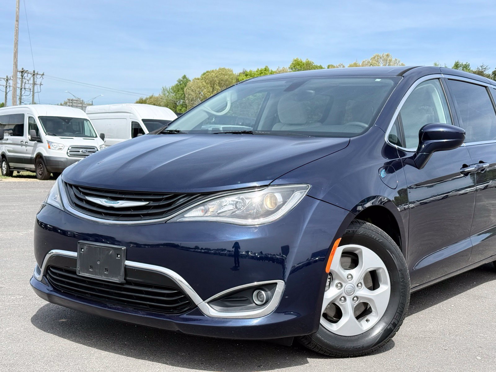 Used 2018 Chrysler Pacifica Touring Plus FWD image 2