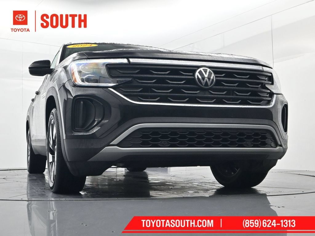 Used 2024 Volkswagen Atlas Cross Sport SE FWD image 46