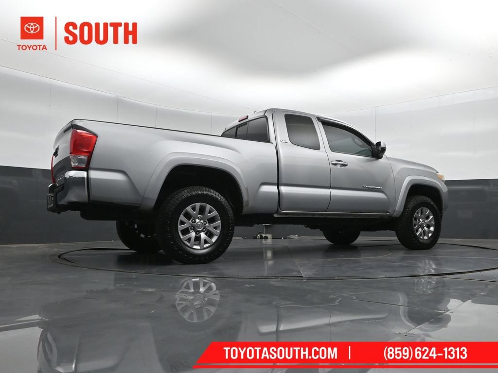 Used 2016 Toyota Tacoma SR5 AWD/4WD image 34