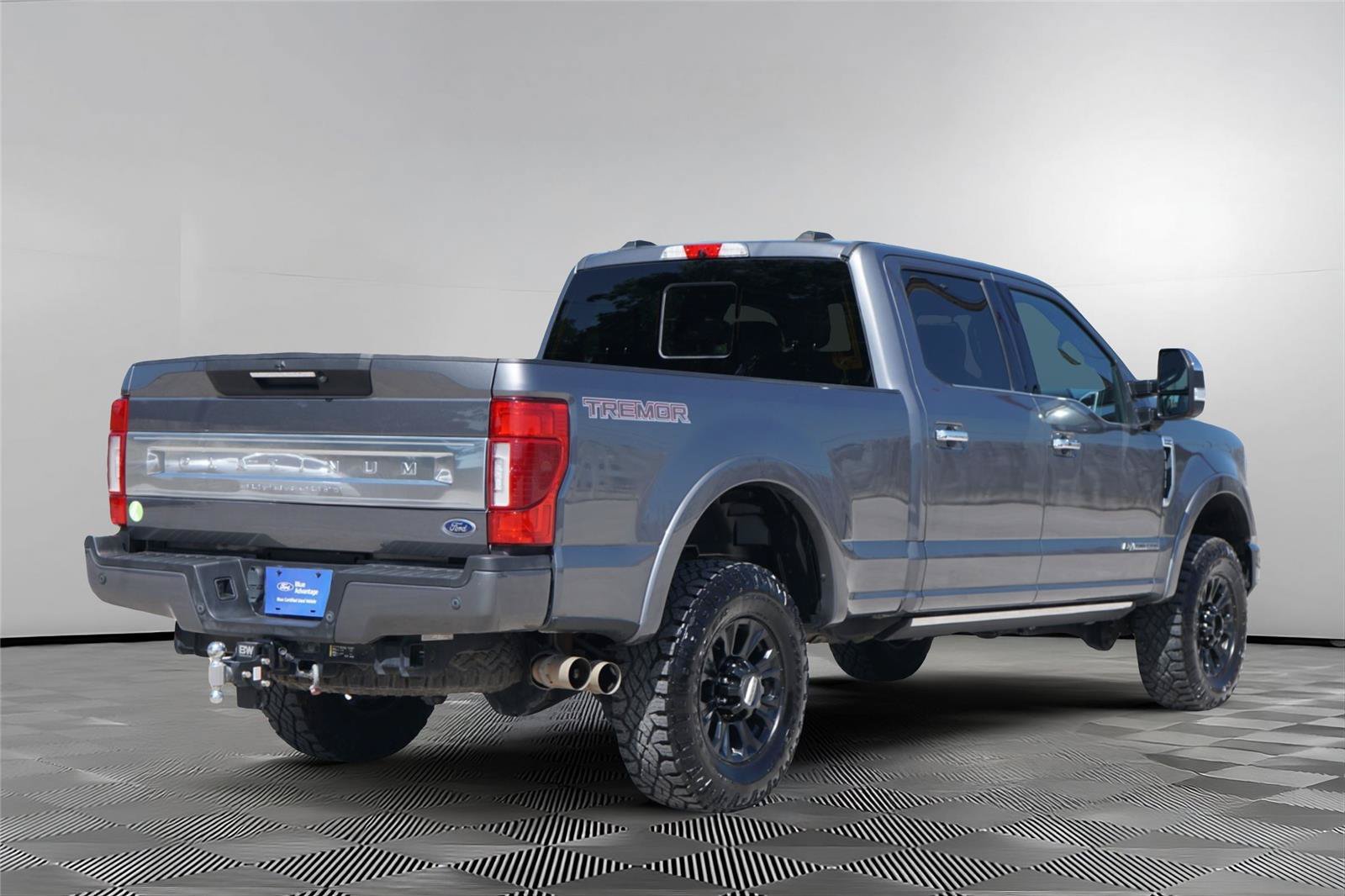 Certified 2022 Ford F350 Platinum w/ Tremor Off-Road Package AWD/4WD image 4