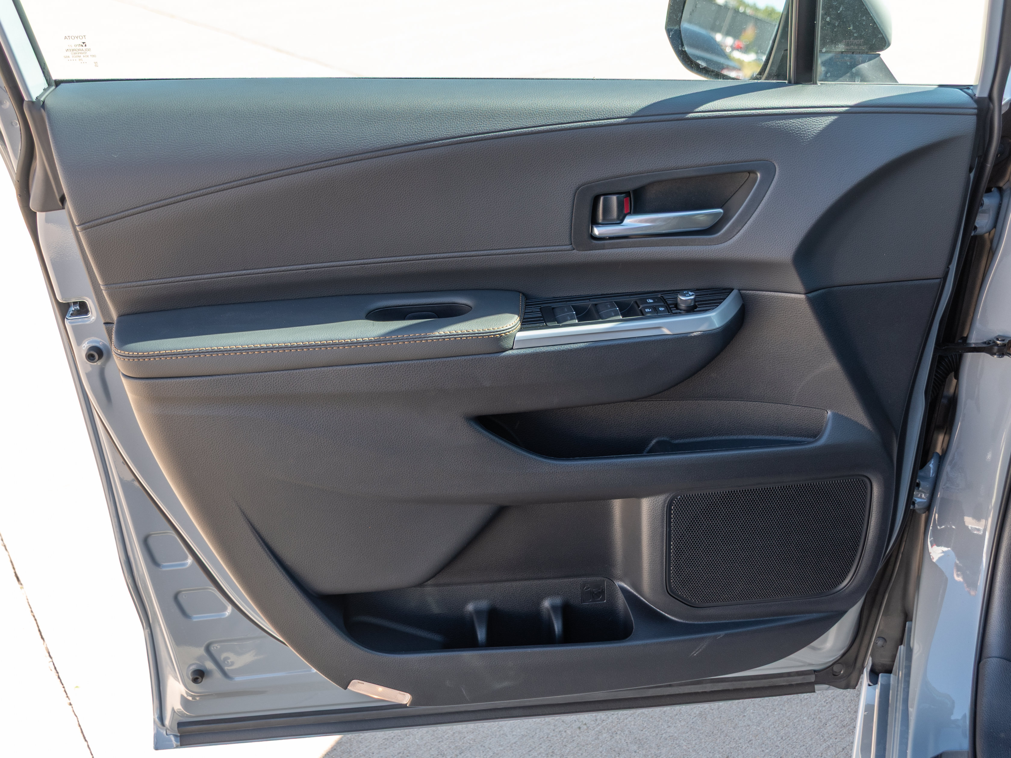New 2026 Toyota Sienna XLE Woodland Edition AWD/4WD image 8