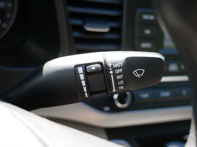 Used 2017 Hyundai Elantra SE FWD image 25