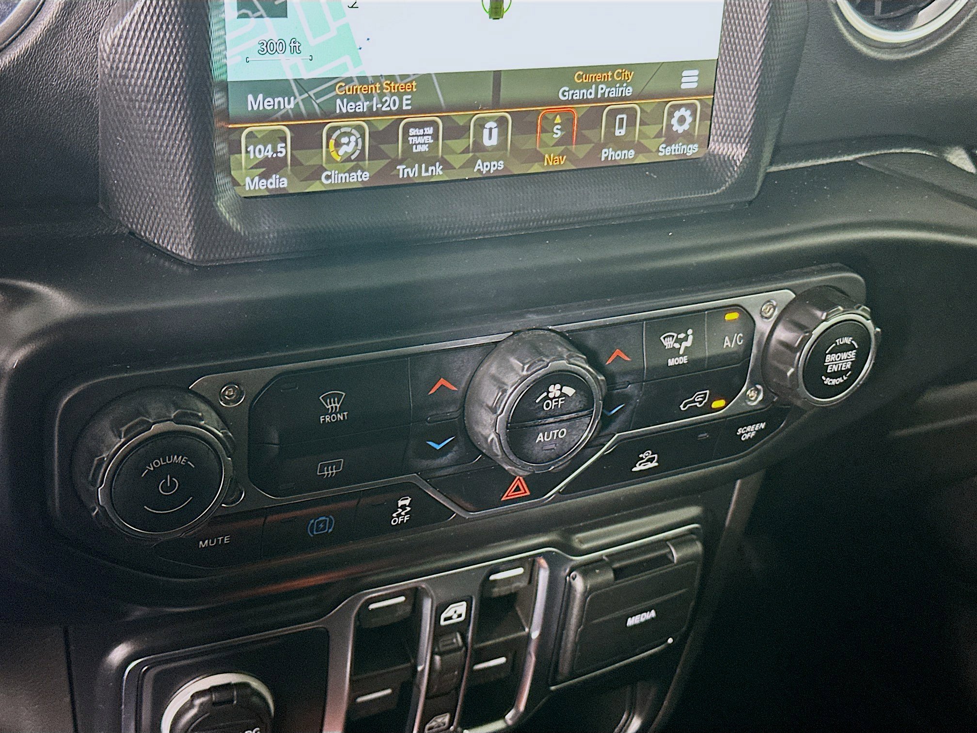 Used 2023 Jeep Wrangler Sahara image 23