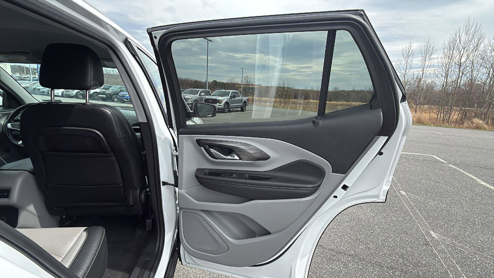 Used 2024 GMC Terrain SLT FWD image 18