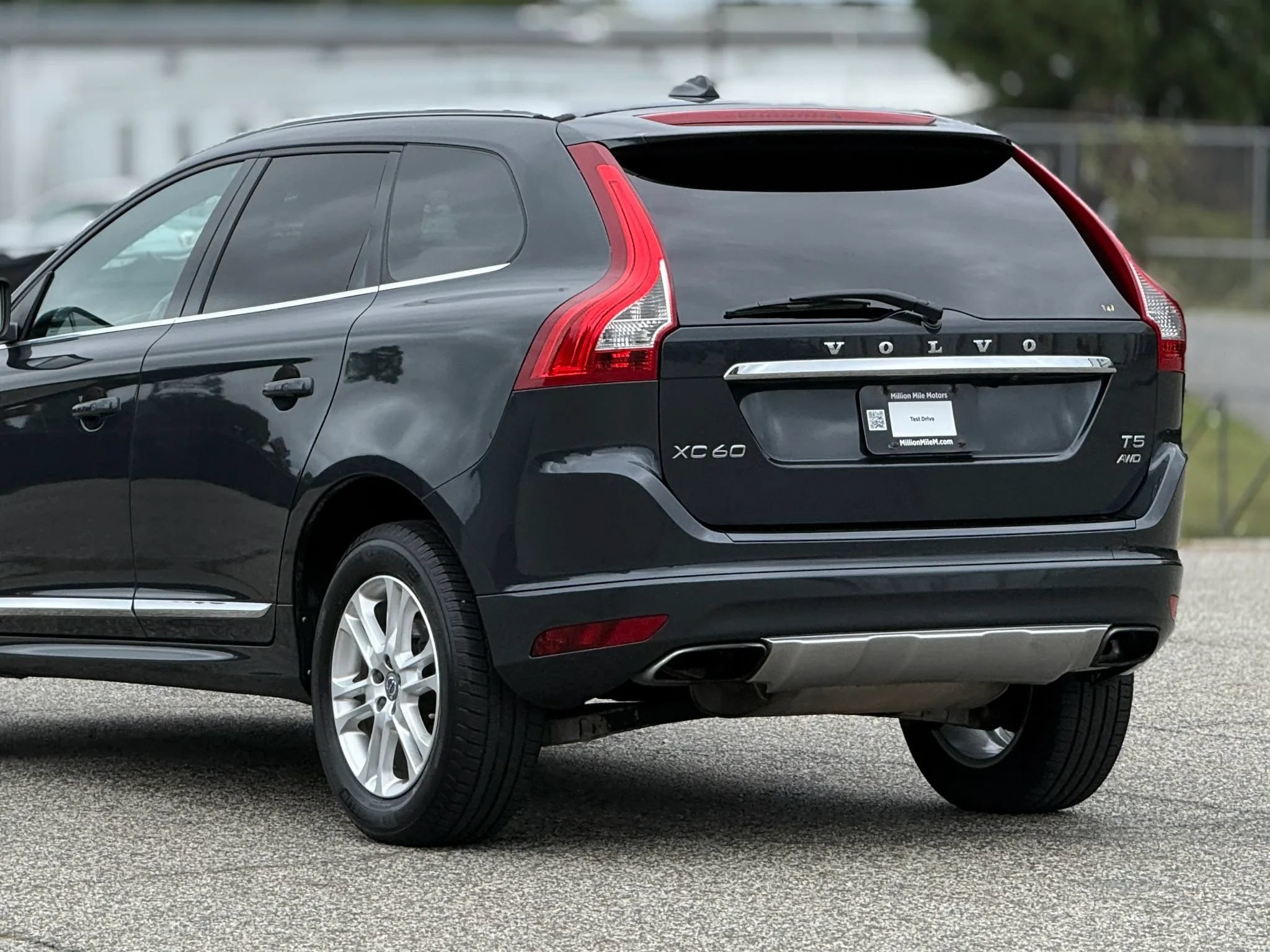 Used 2015 Volvo XC60 T5 w/ Proximity Package AWD/4WD image 16