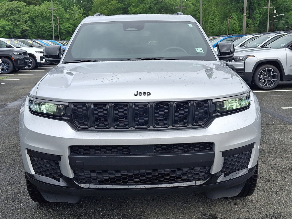 Used 2023 Jeep Grand Cherokee L Laredo AWD/4WD image 12