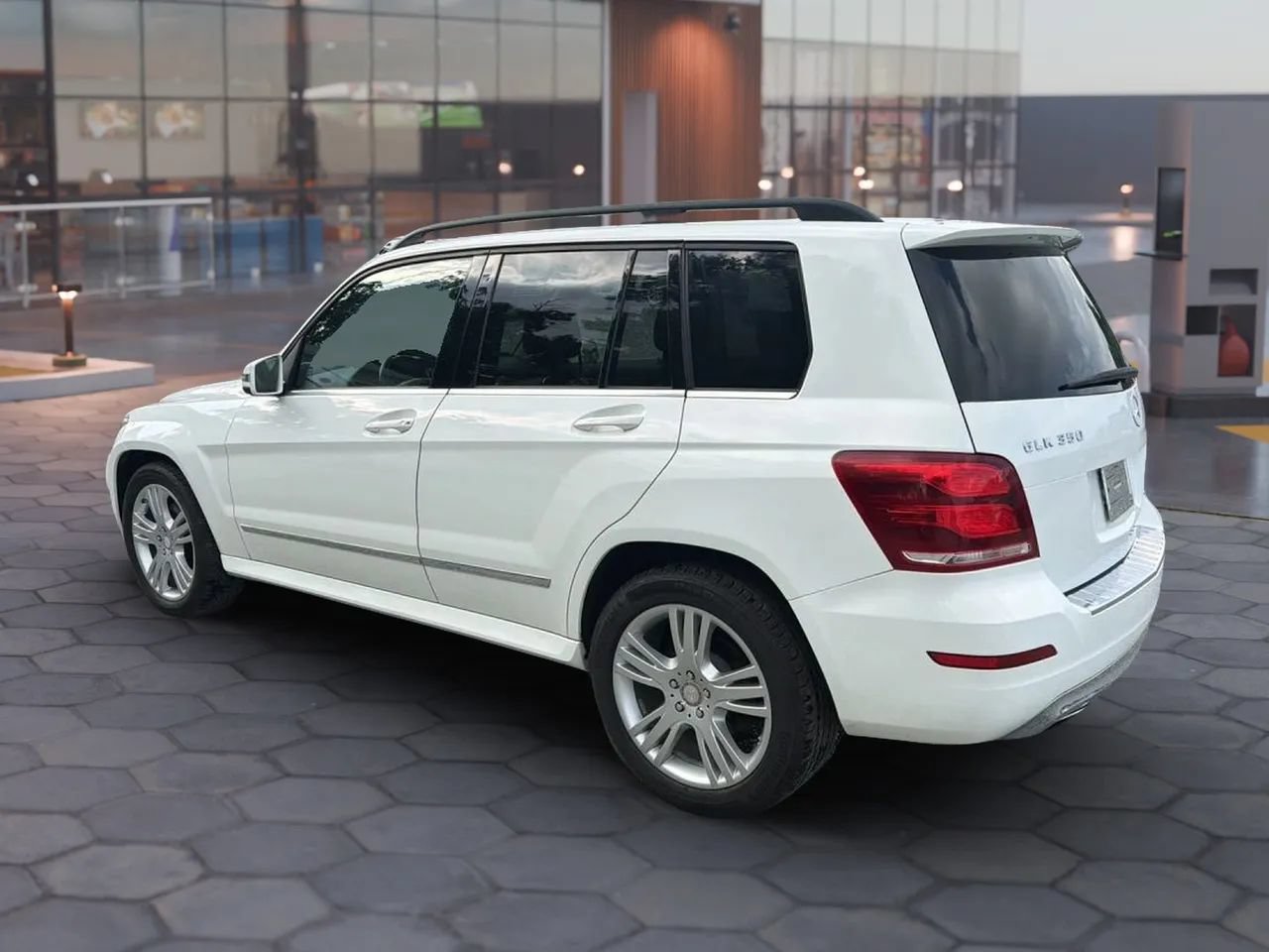 Used 2015 Mercedes-Benz GLK 350 2WD image 7