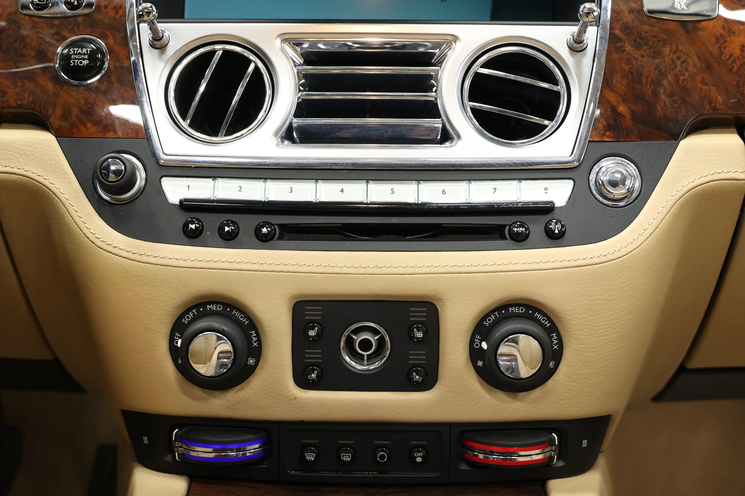 Used 2015 Rolls-Royce Ghost image 43