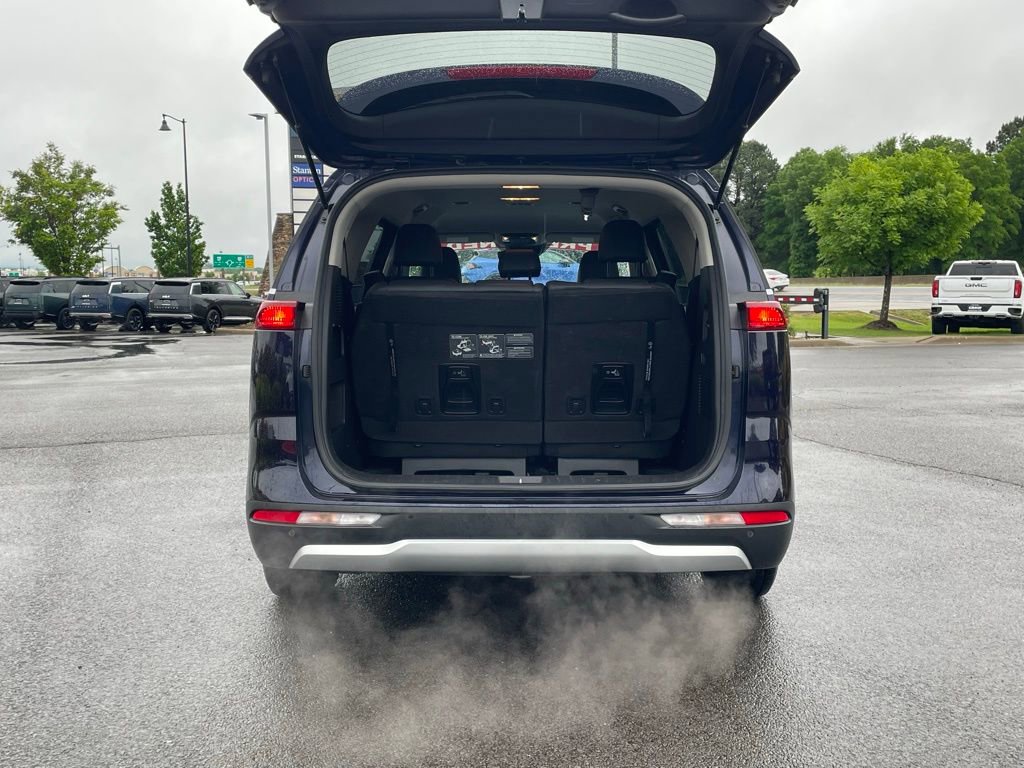 Used 2023 Kia Carnival LX FWD image 7