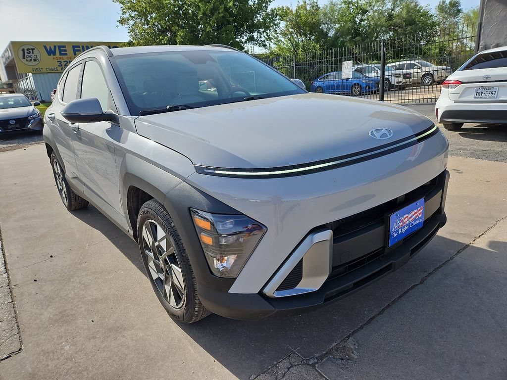 Used 2025 Hyundai Kona SEL FWD image 2