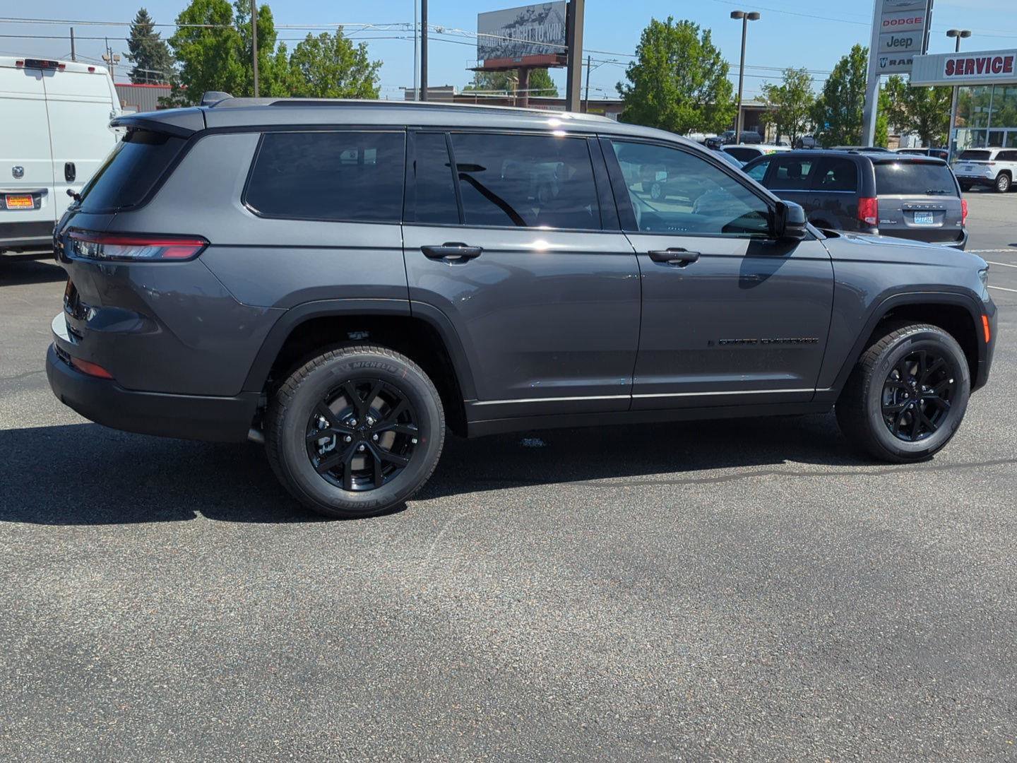 New 2025 Jeep Grand Cherokee L Altitude image 7