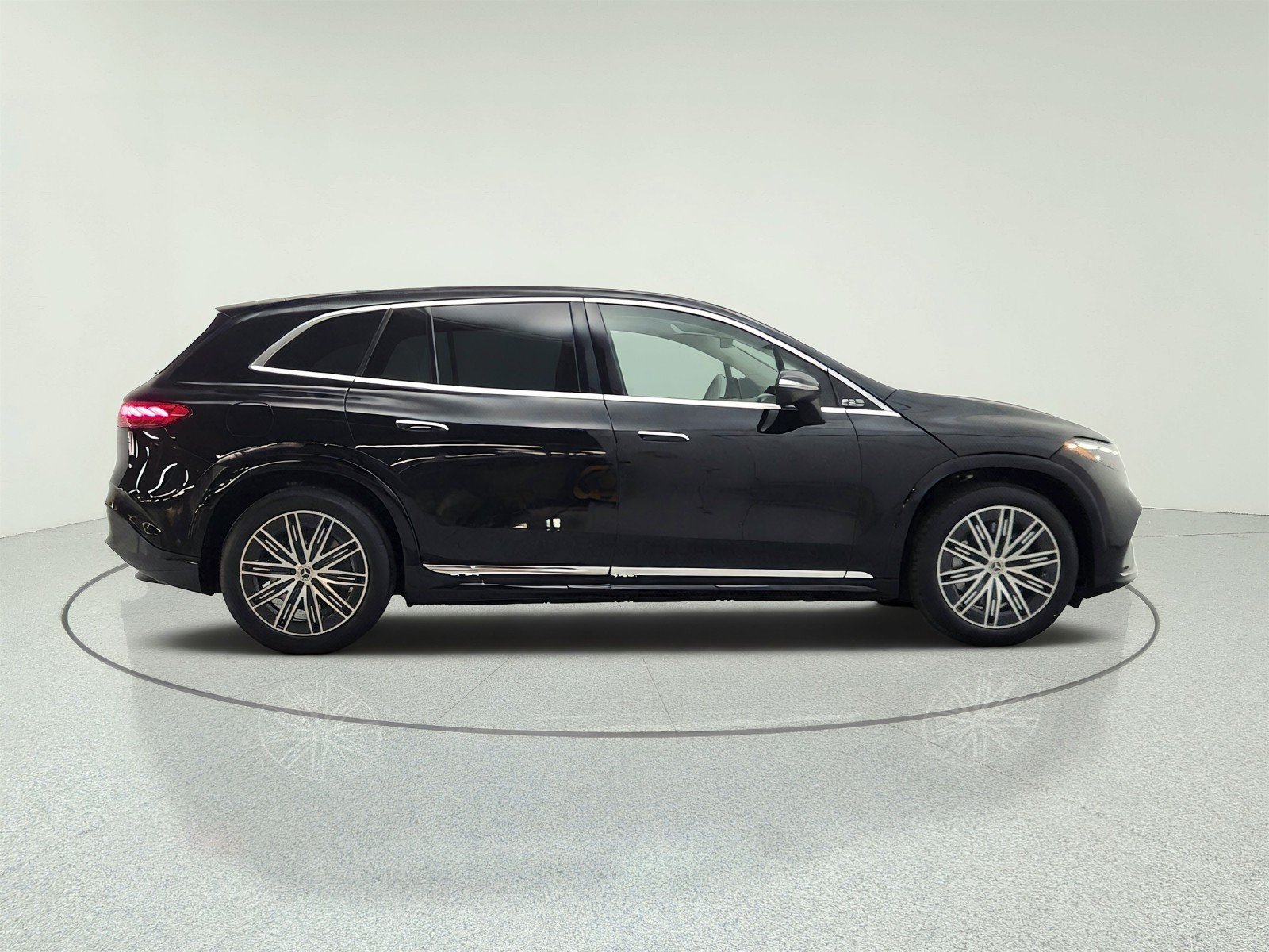 Used 2023 Mercedes-Benz EQS 580 4MATIC SUV image 4
