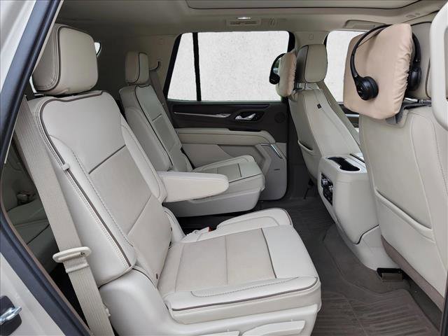 Used 2021 GMC Yukon Denali w/ Denali Ultimate Package AWD/4WD image 16