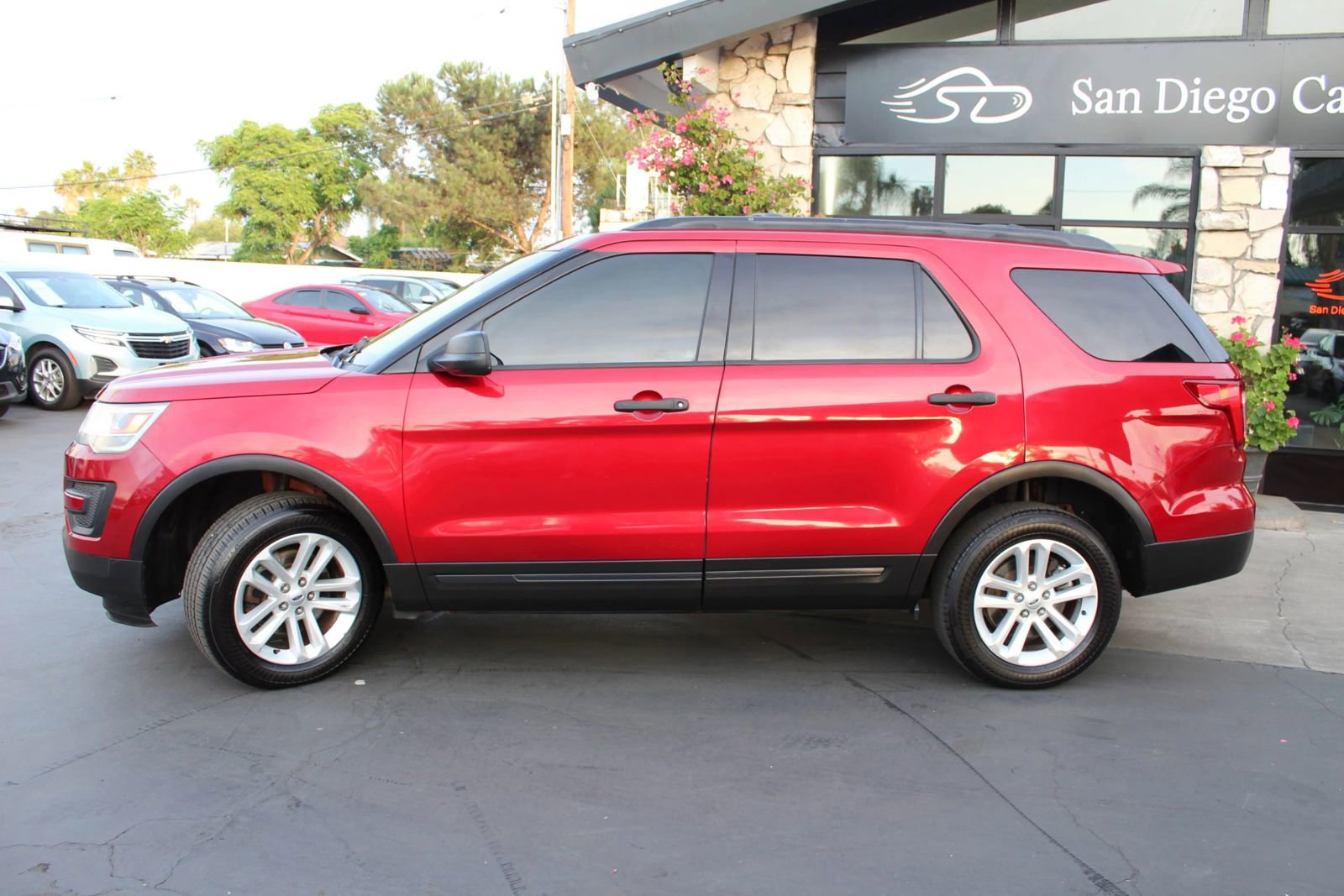 Used 2016 Ford Explorer 4WD w/ Class II Trailer Tow Package image 2