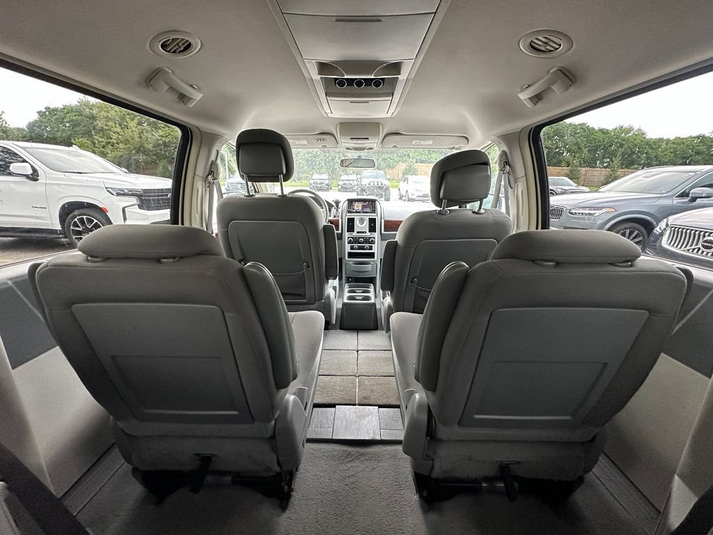 Used 2010 Chrysler Town & Country Touring FWD image 17