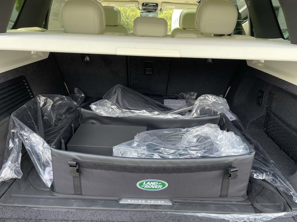 New 2026 Land Rover Range Rover SE AWD/4WD image 17