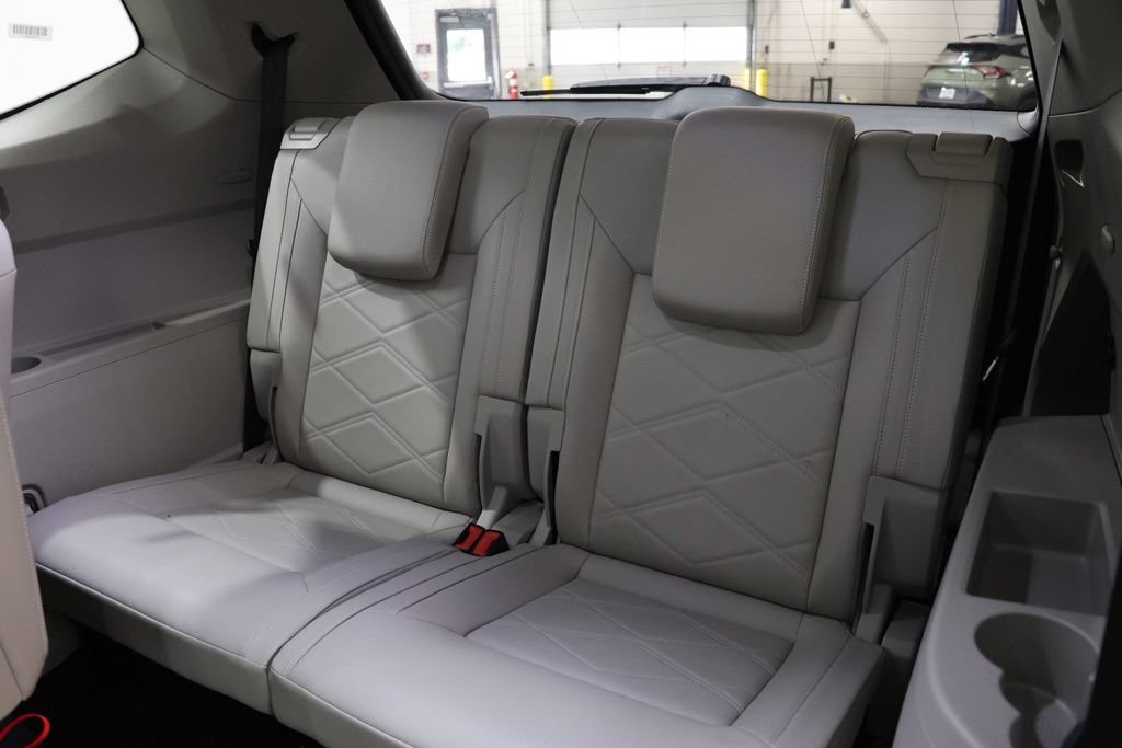 Used 2025 Volkswagen Atlas SE FWD image 32