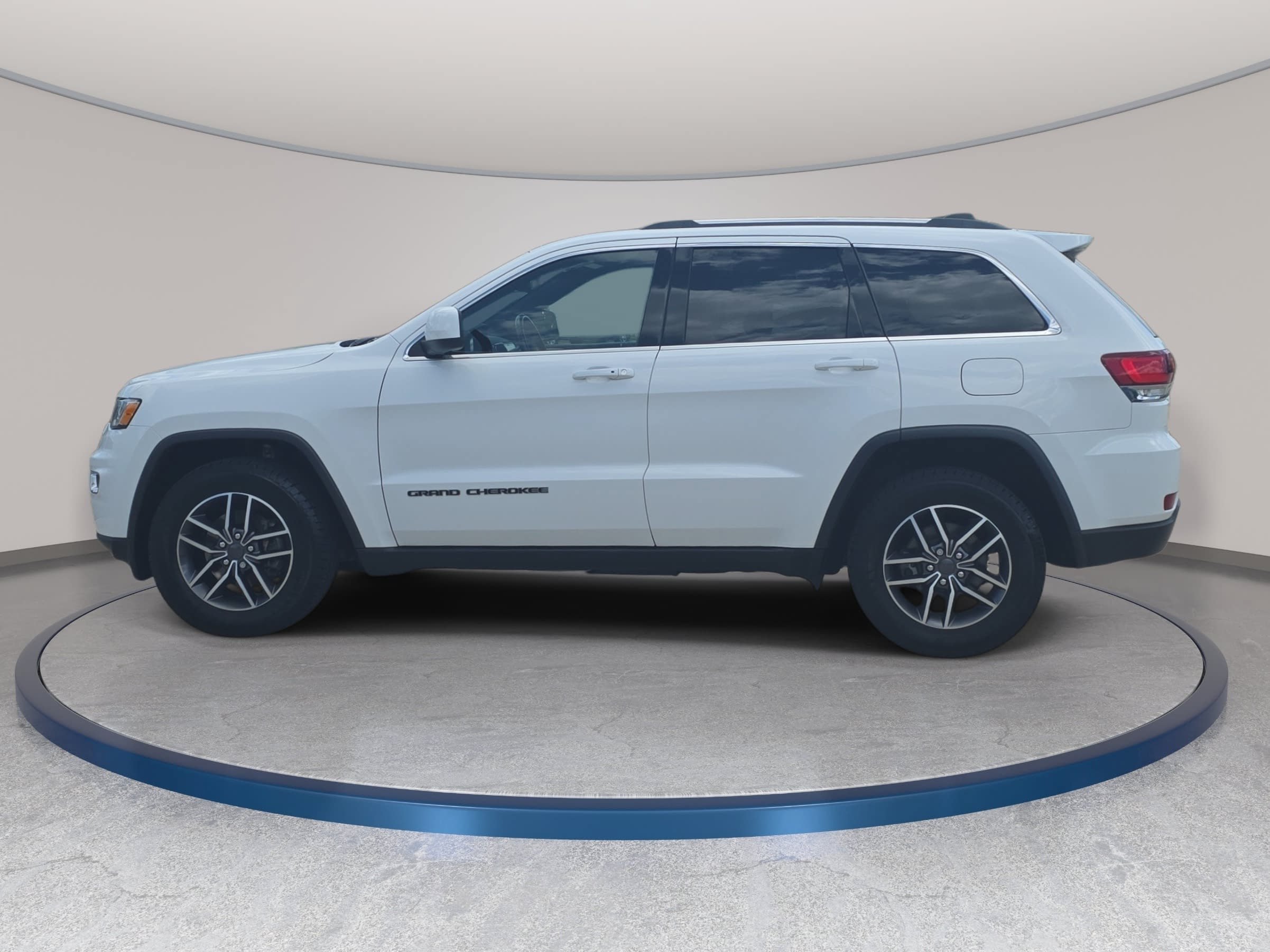 Used 2020 Jeep Grand Cherokee Laredo w/ Laredo X Package AWD/4WD image 9
