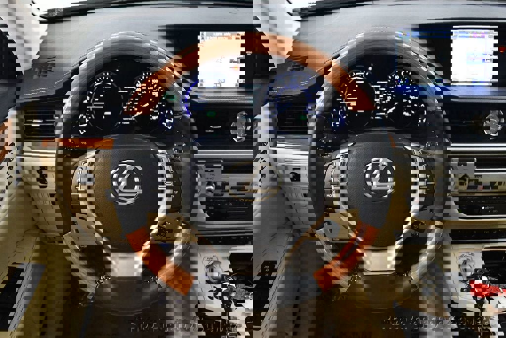 Used 2013 Lexus ES 300h image 31