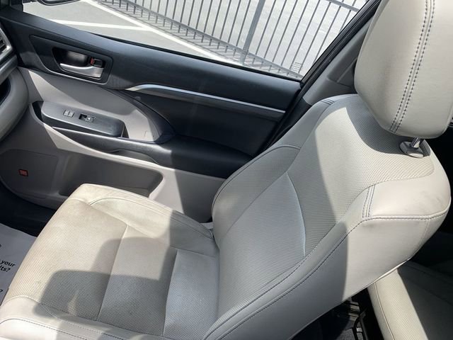 Used 2017 Toyota Highlander Limited FWD image 31