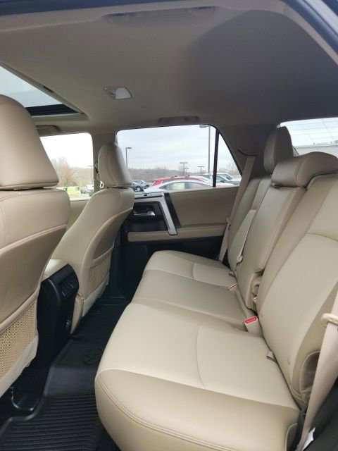 Used 2022 Toyota 4Runner SR5 Premium image 10