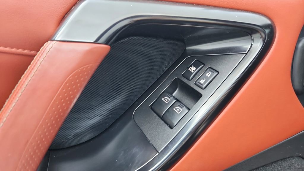 Used 2015 Nissan GT-R Premium image 17