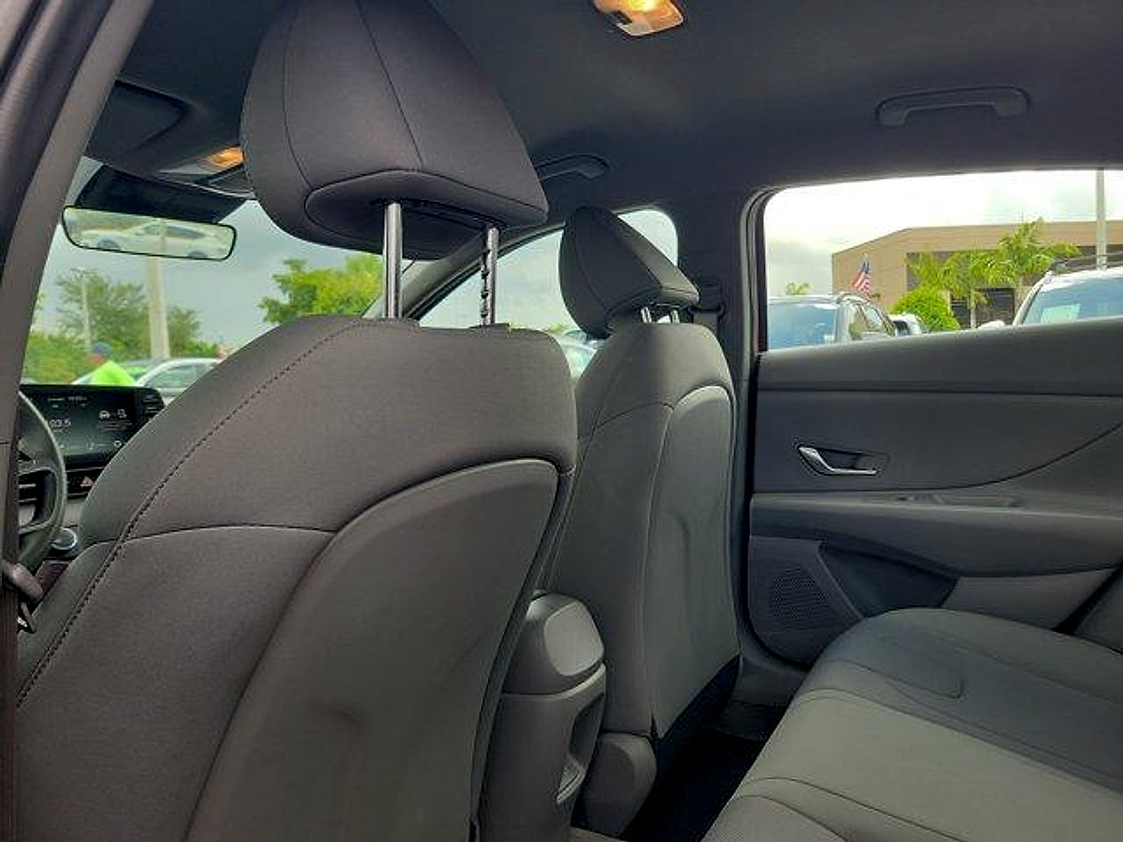 Certified 2025 Hyundai Elantra SE w/ Cargo Package FWD image 15