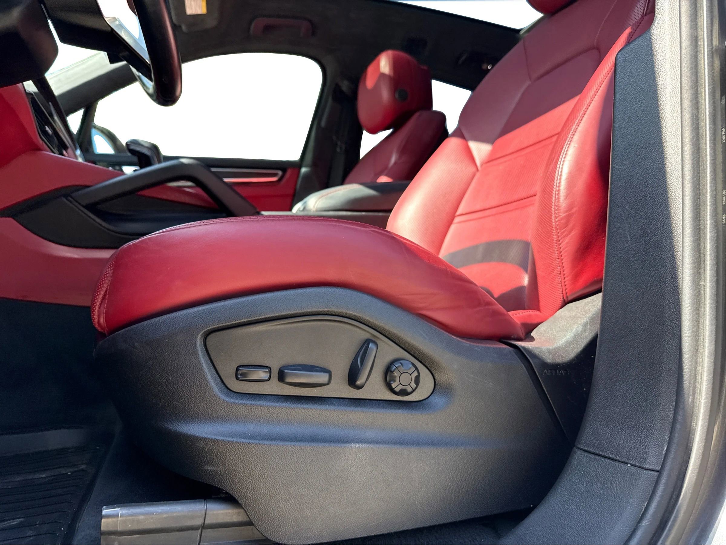 Used 2022 Porsche Cayenne GTS AWD/4WD image 20