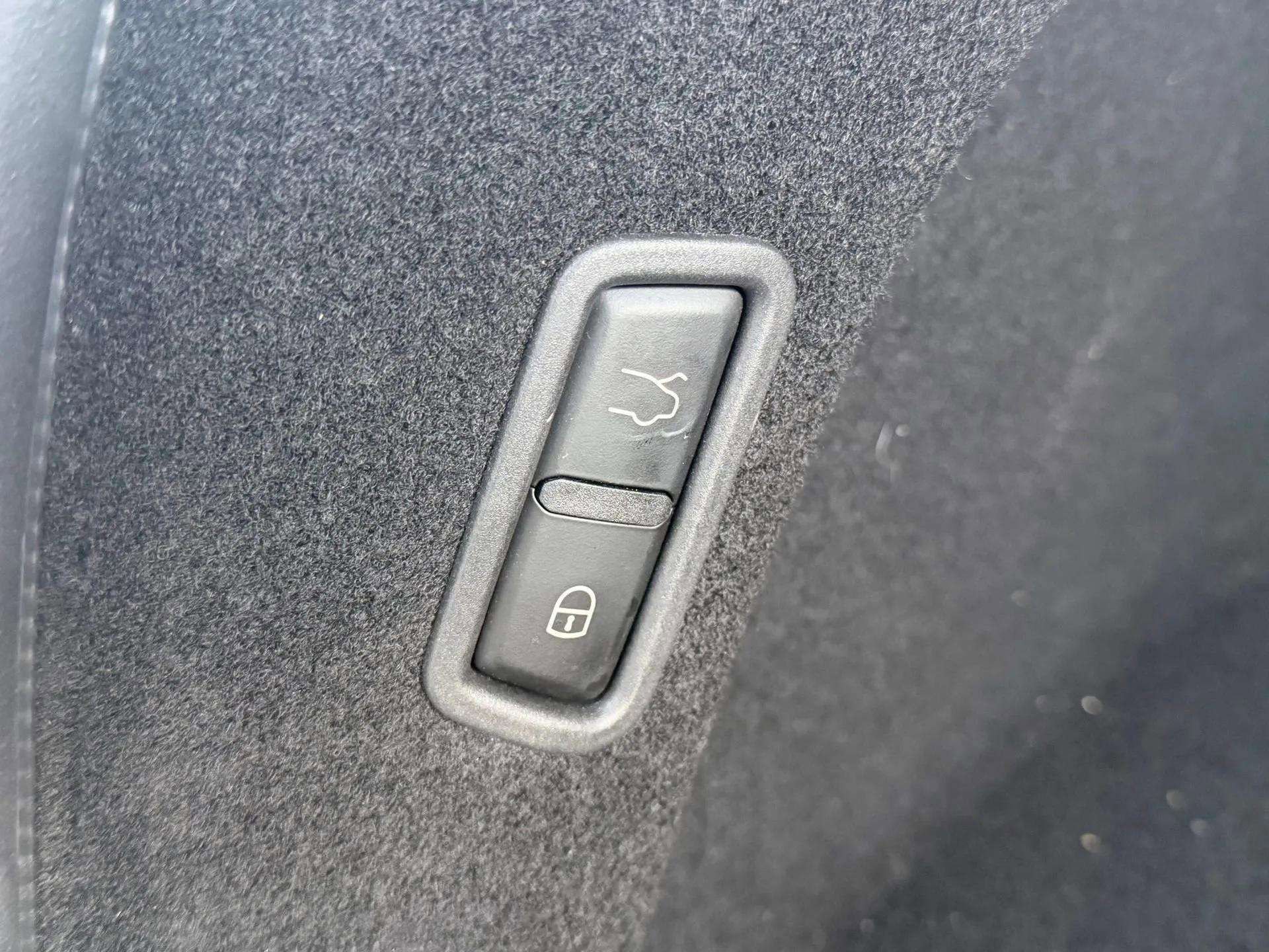 Certified 2022 Maserati Levante GT image 42