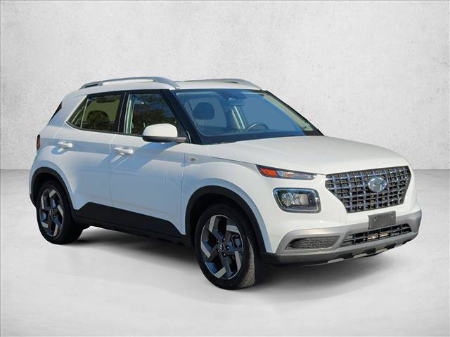 Used 2025 Hyundai Venue SEL FWD image 3